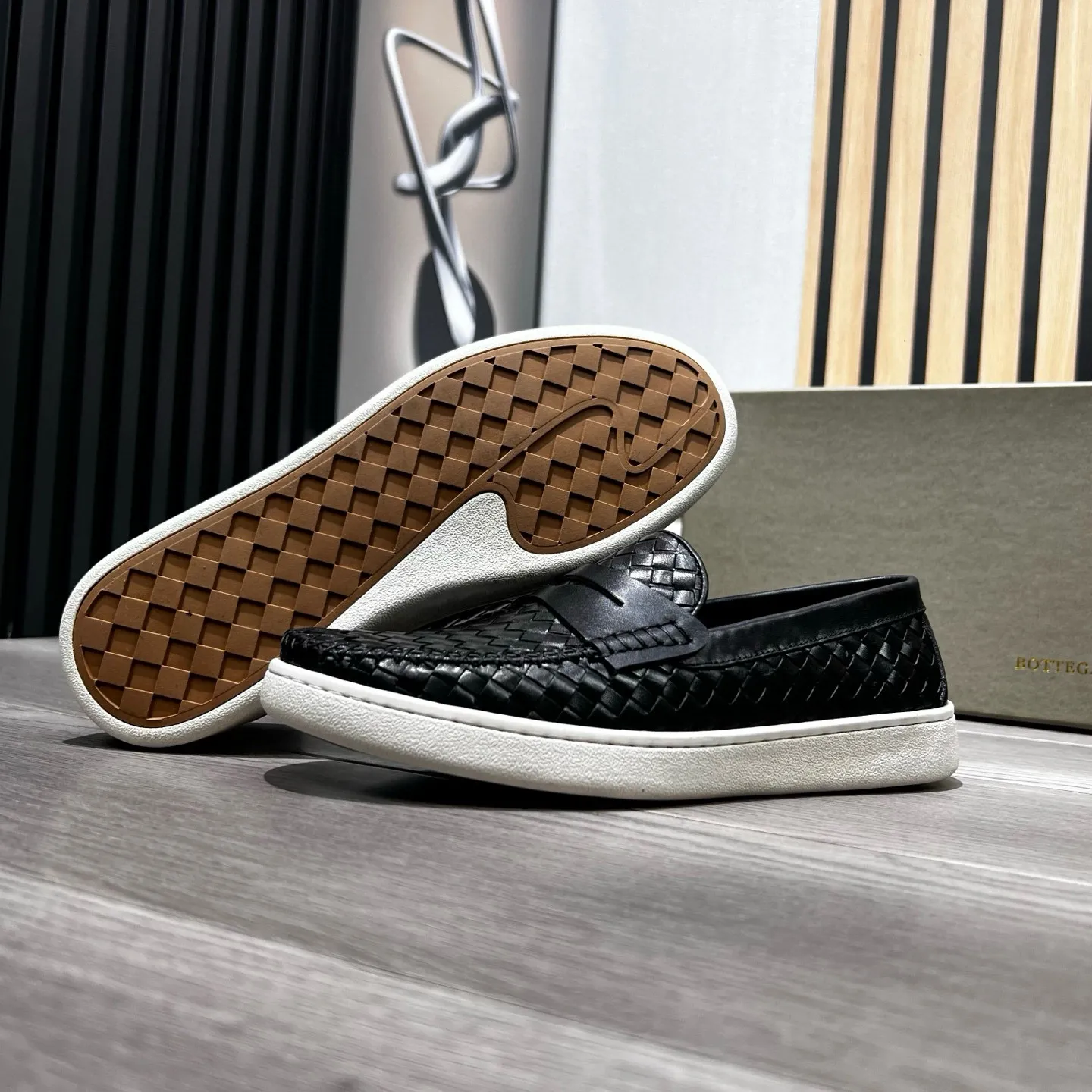 Ex-factory price 500 BV〰️Purely handmade classic men's beanie shoes👉👉driving shoes, slip-on shoes, made of imported cowhide woven from Italy, 💕water-dyed cowhide lining, 🔊original outsole, waterproof platform design, comfortable on the feet. A good choice for traveling and driving, two colors available, code number: 38-44, (45 can be customized)